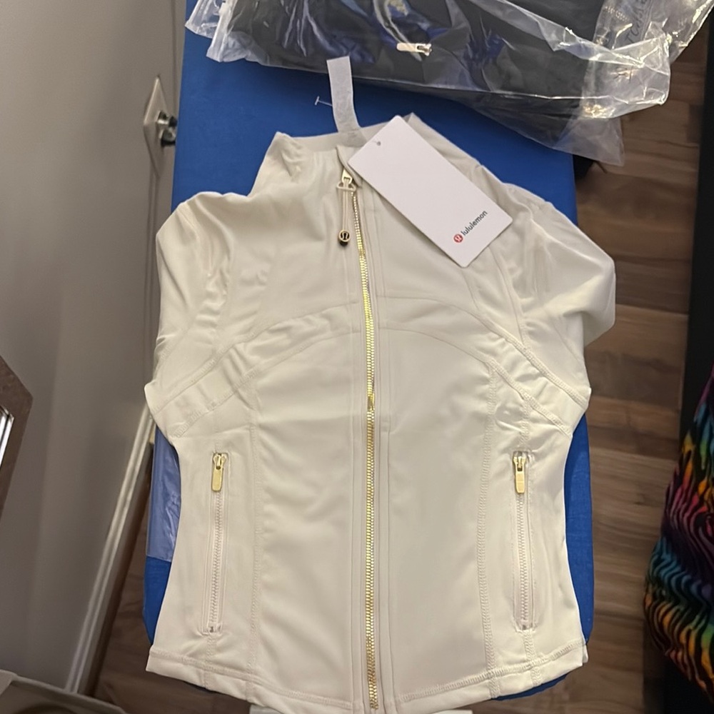 Lululemon Cream Fitted Vest Athletic Style